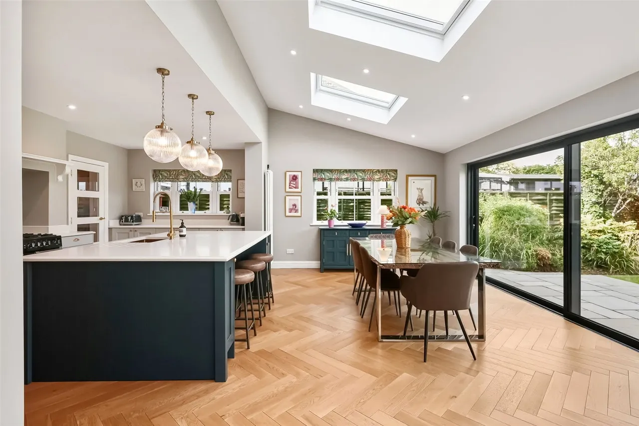 Courtlands Avenue, Hampton, TW12 3NT, photo 11