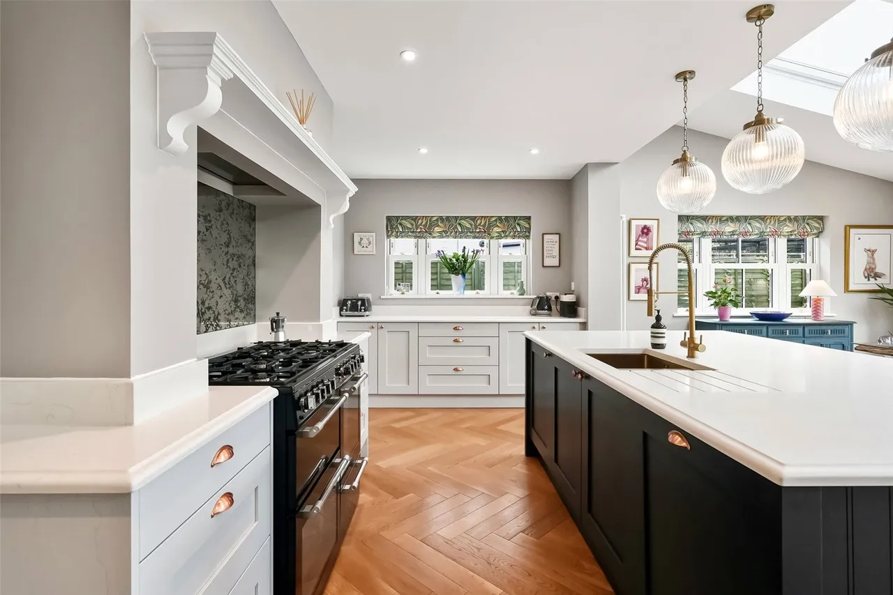Courtlands Avenue, Hampton, TW12 3NT, photo 14