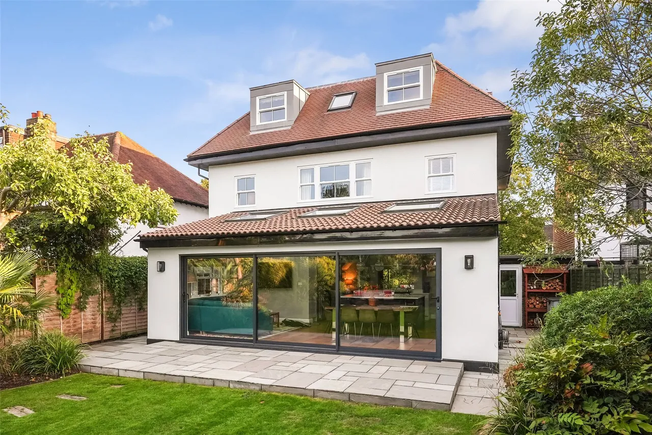 Courtlands Avenue, Hampton, TW12 3NT, photo 12