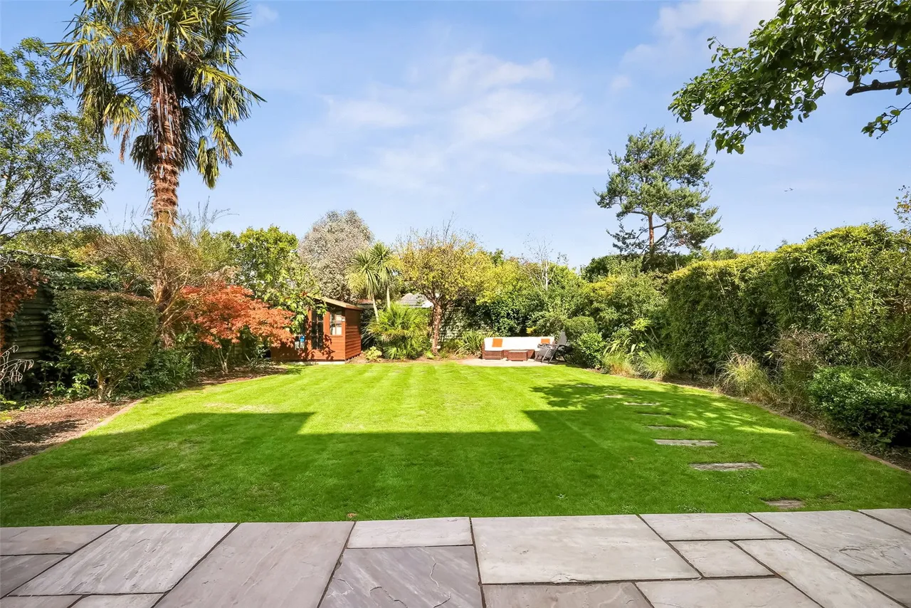 Courtlands Avenue, Hampton, TW12 3NT, photo 24