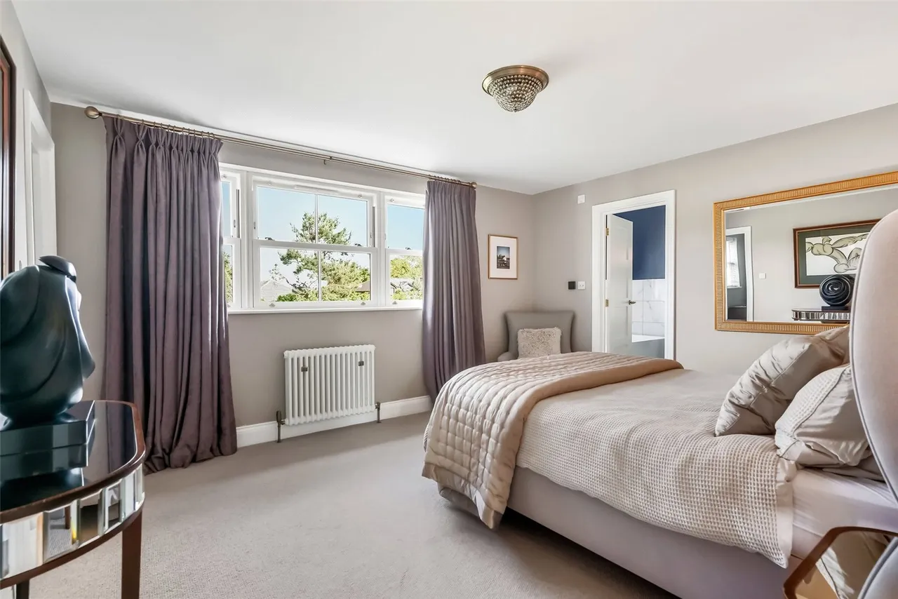 Courtlands Avenue, Hampton, TW12 3NT, photo 19