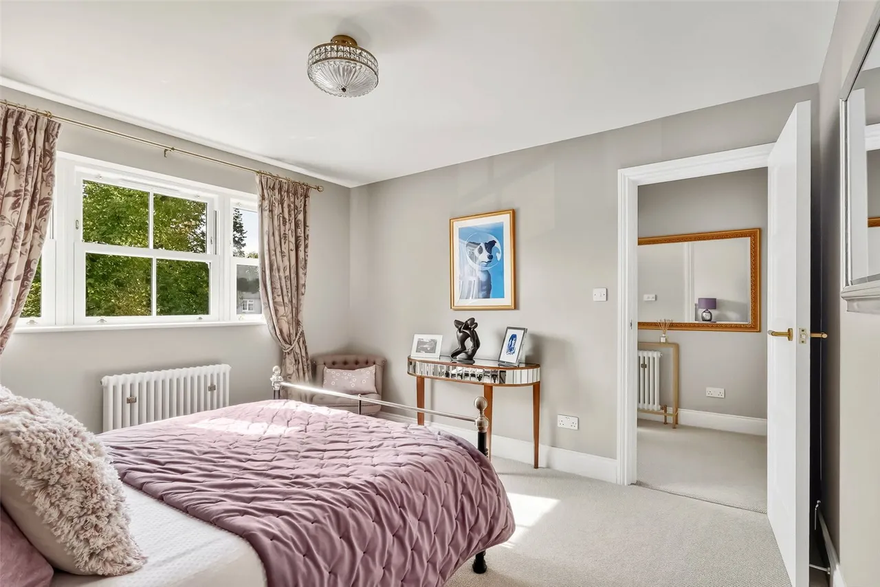 Courtlands Avenue, Hampton, TW12 3NT, photo 8