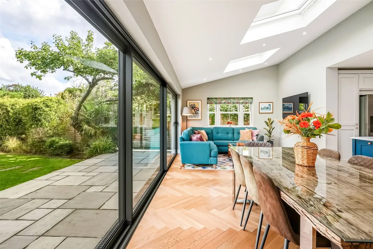 Courtlands Avenue, Hampton, TW12 3NT, photo 15