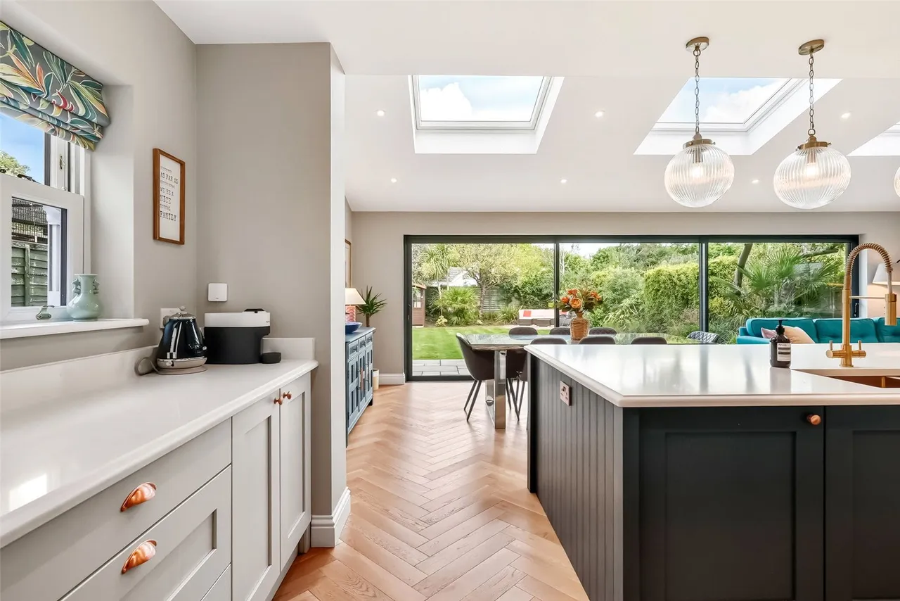 Courtlands Avenue, Hampton, TW12 3NT, photo 17