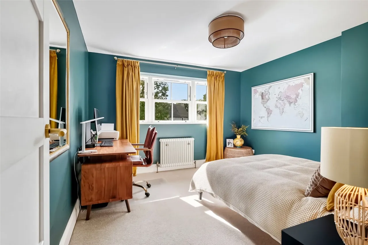 Courtlands Avenue, Hampton, TW12 3NT, photo 10
