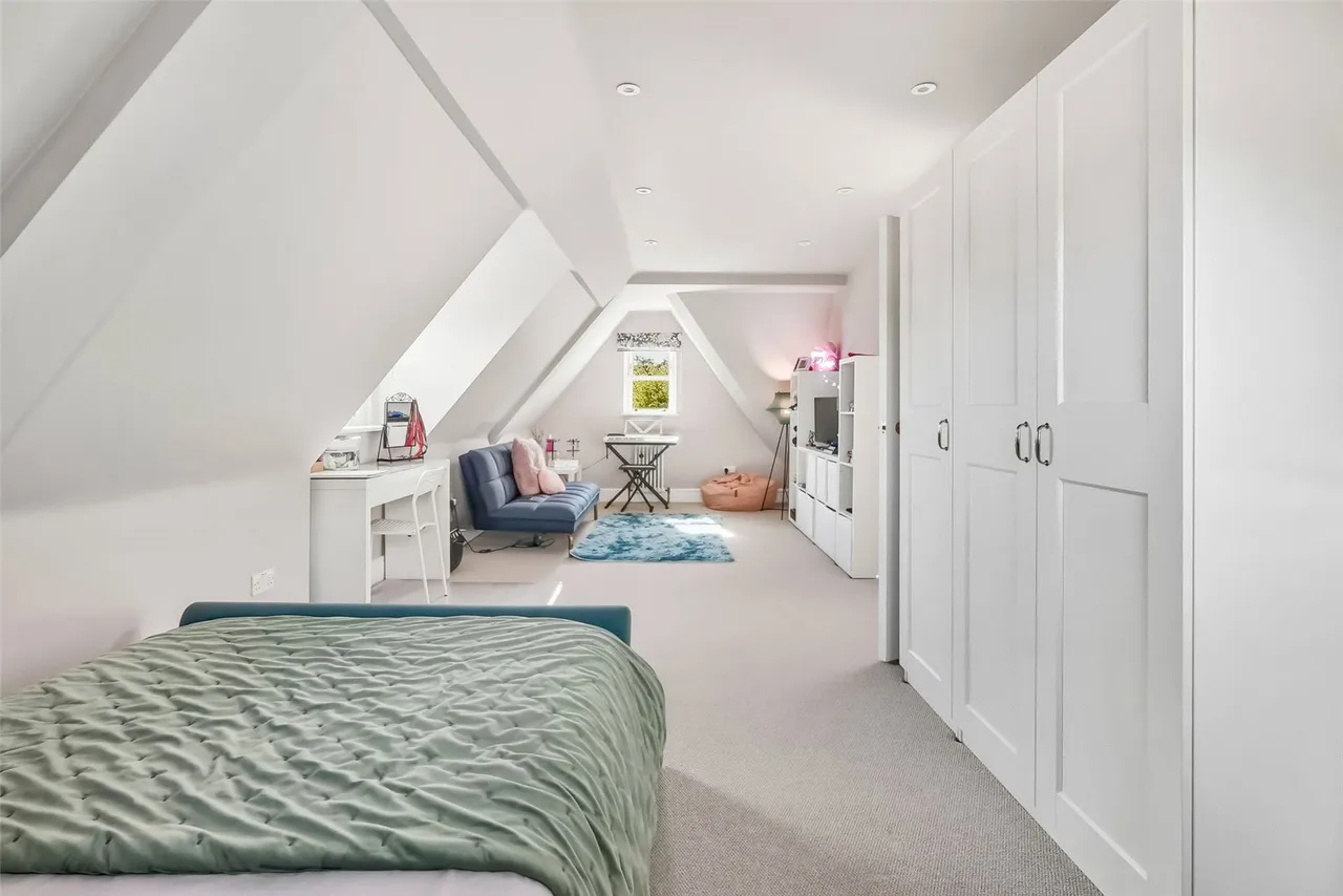 Courtlands Avenue, Hampton, TW12 3NT, photo 21