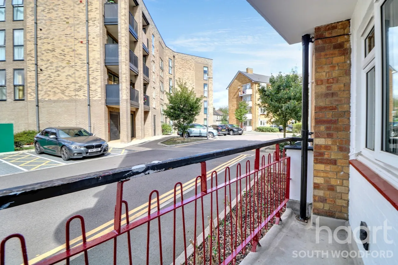 Chigwell Road, South Woodford, E18, photo 7