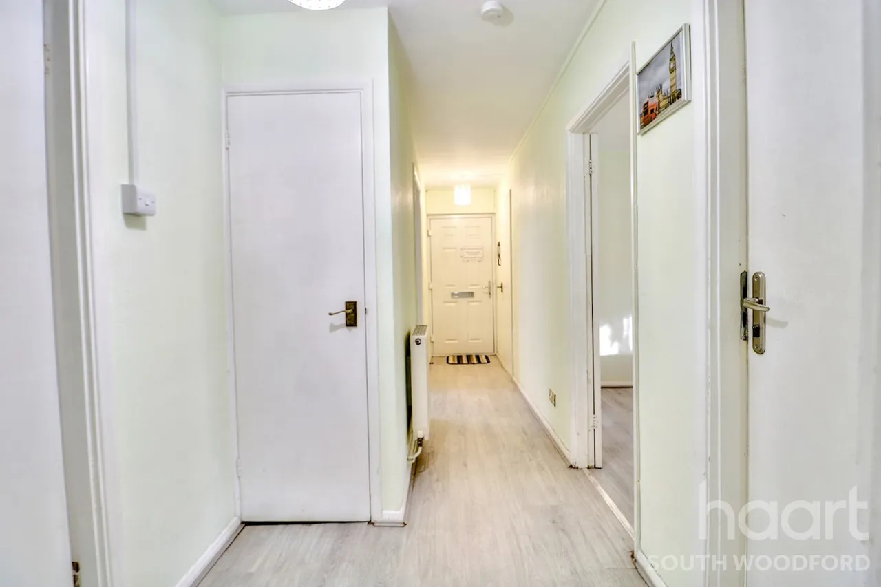 Chigwell Road, South Woodford, E18, photo 9