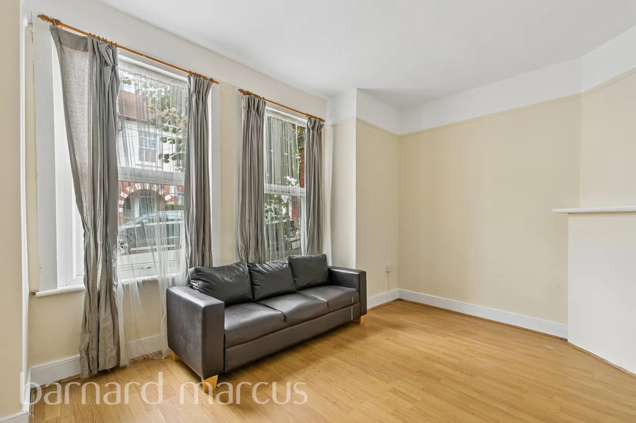 Salterford Road, LONDON, photo 2