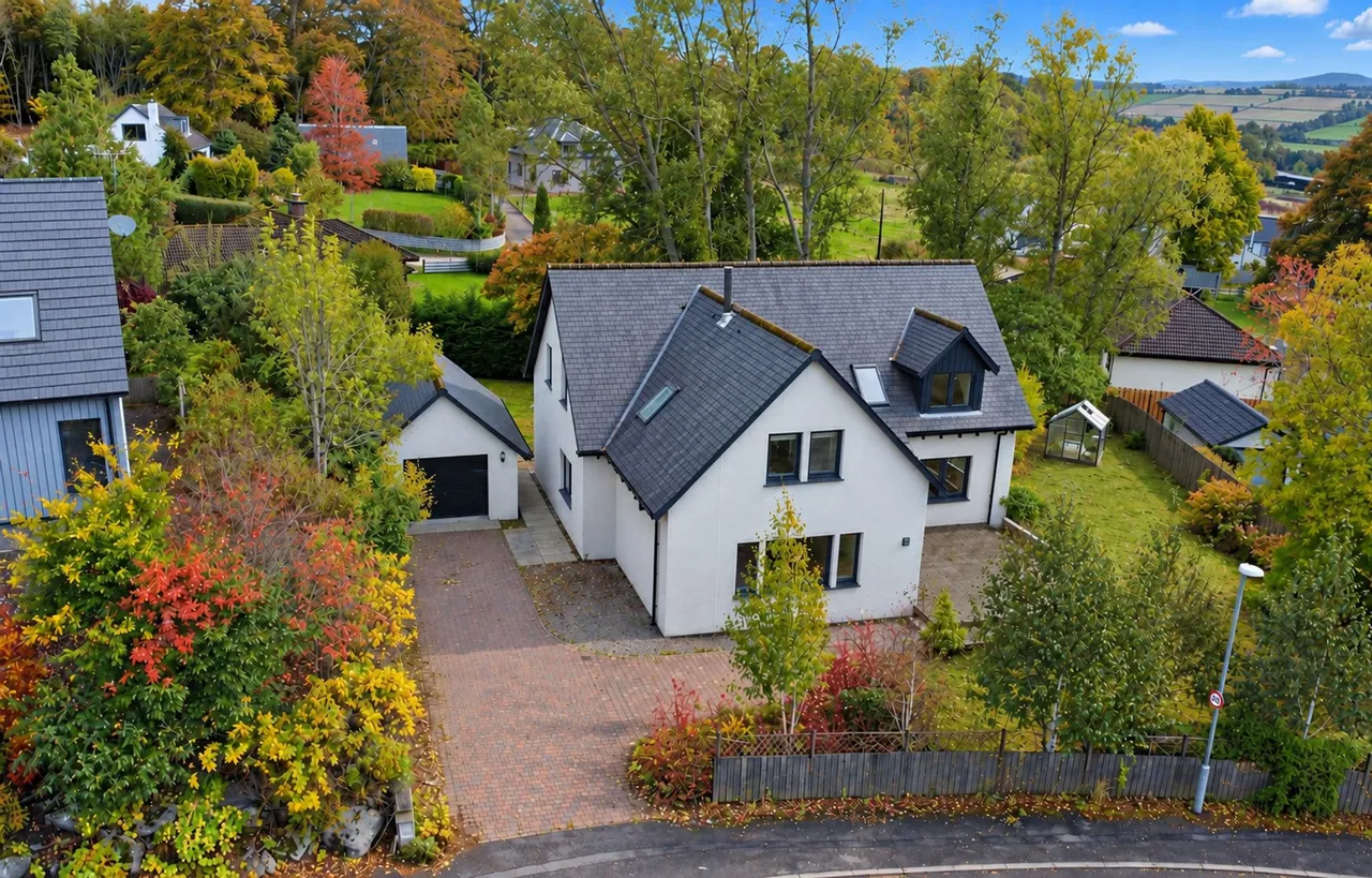 5 bed house for sale, Woodland Park, Contin, IV14