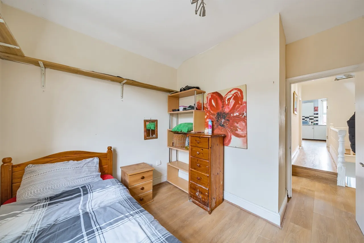 Warwick Road, Bounds Green, photo 6