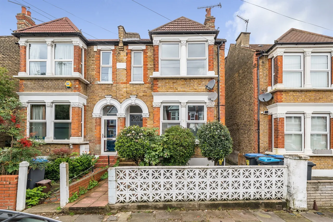2 bed flat for sale — Warwick Road, Bounds Green