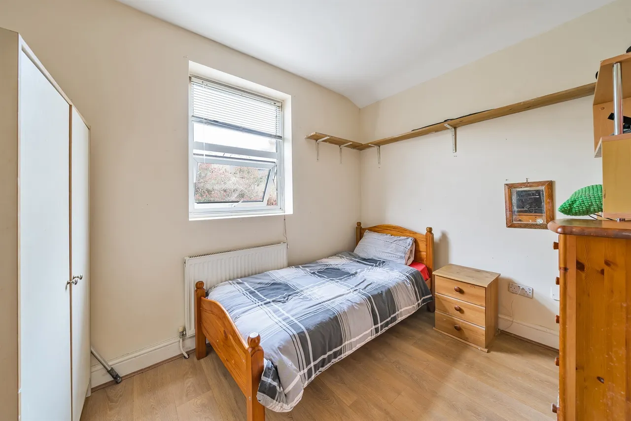 Warwick Road, Bounds Green, photo 8
