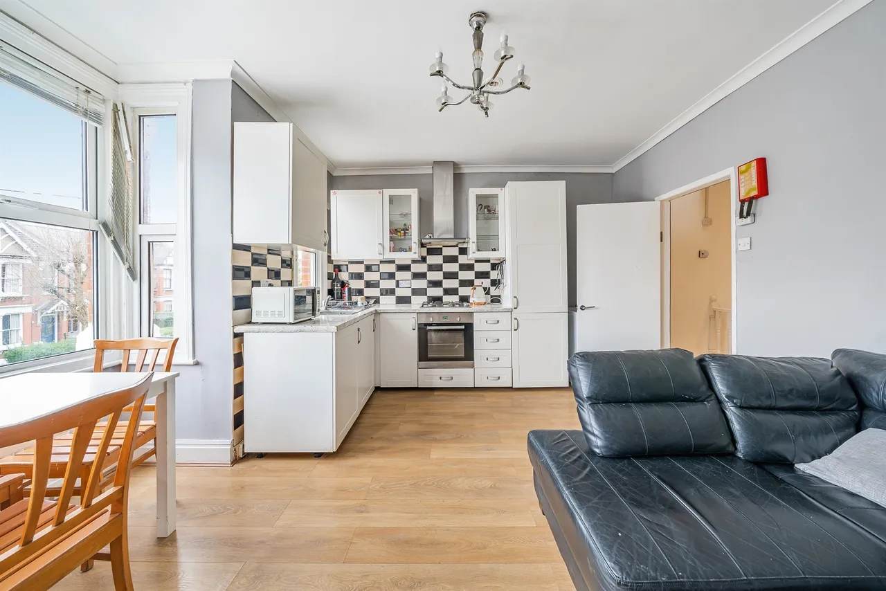 Warwick Road, Bounds Green, photo 9