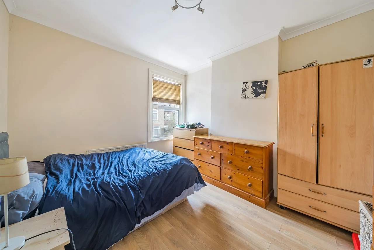 Warwick Road, Bounds Green, photo 3