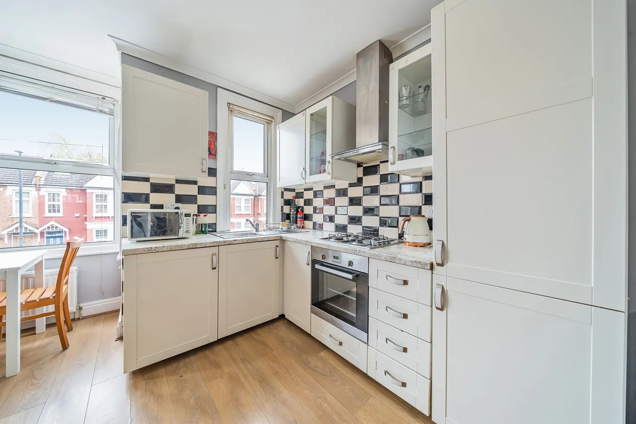 Warwick Road, Bounds Green, photo 4