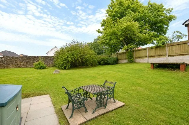 Eastcott Close, Blackburn, BB2, photo 8