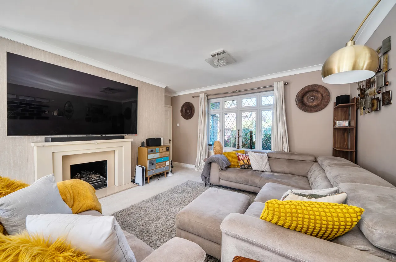 Beverley Close, Camberley, GU15, photo 2