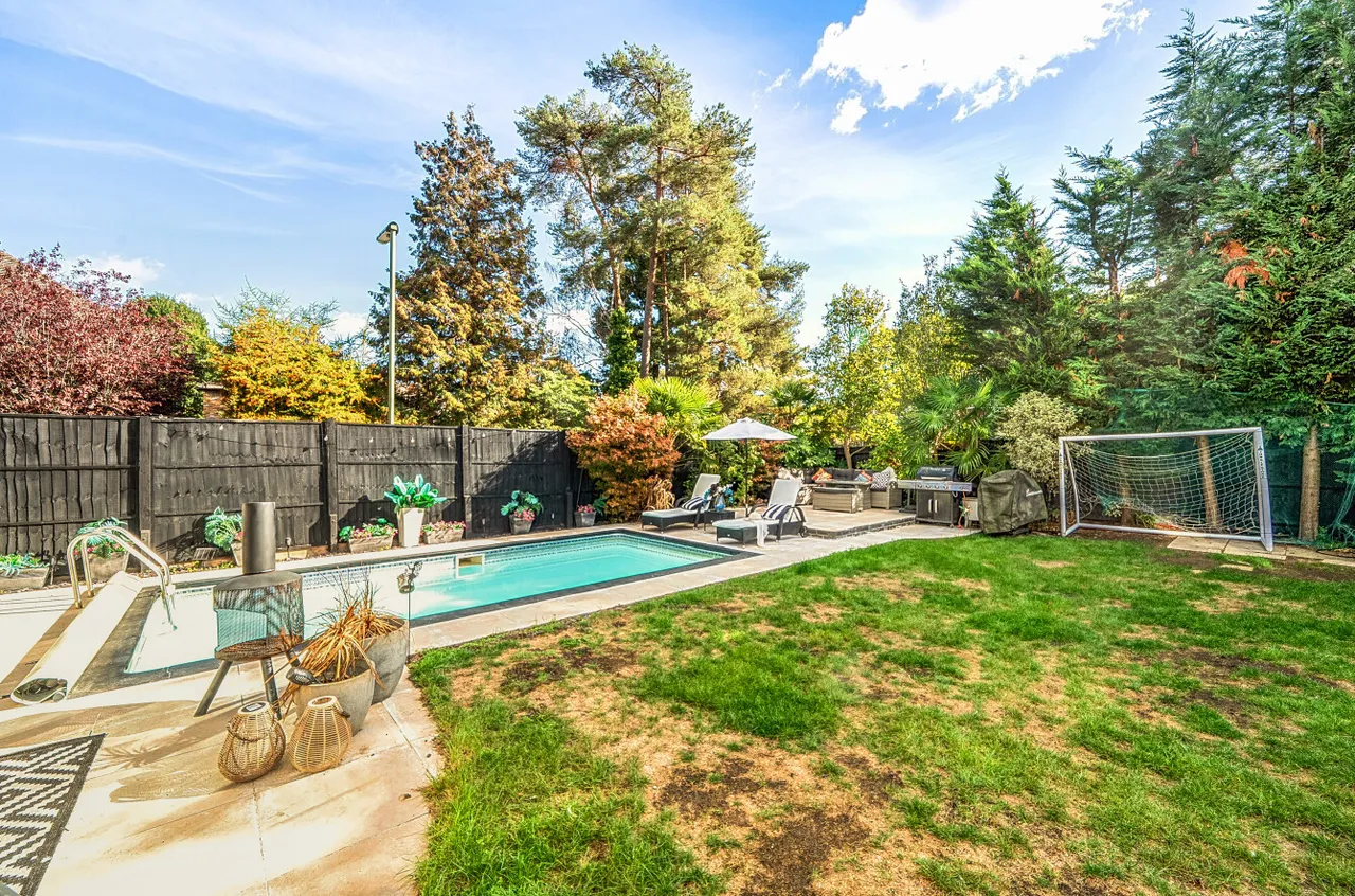 Beverley Close, Camberley, GU15, photo 16