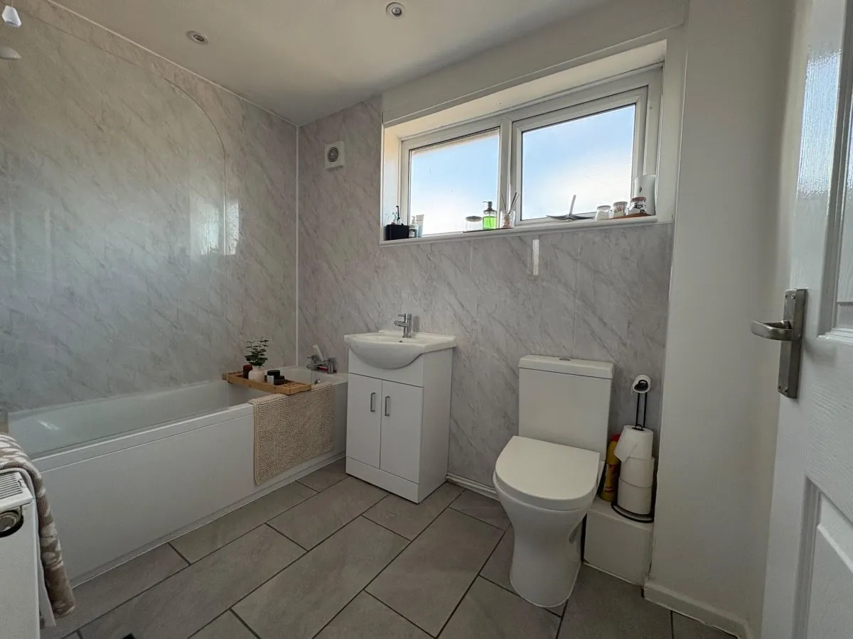 Shaftesbury Drive, Hoyland, photo 6