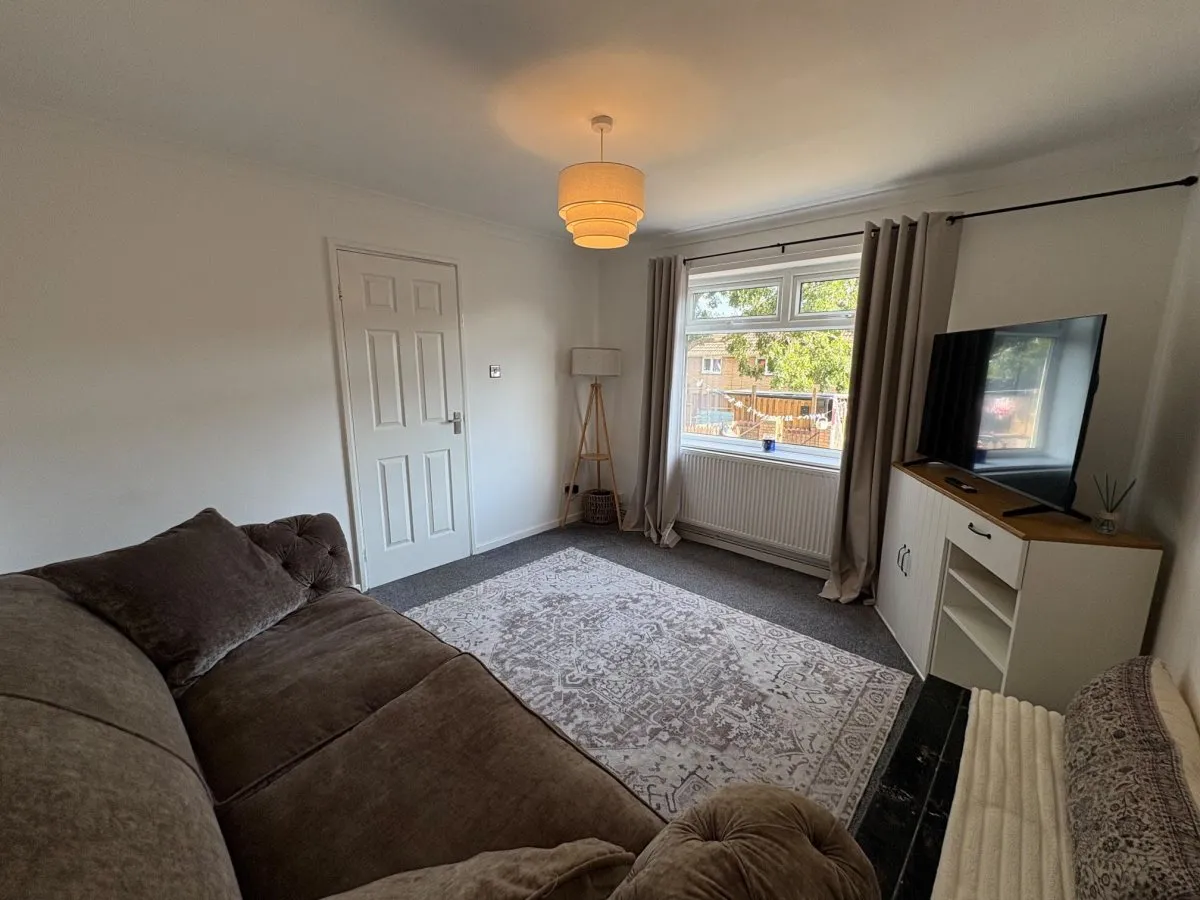 Shaftesbury Drive, Hoyland, photo 3