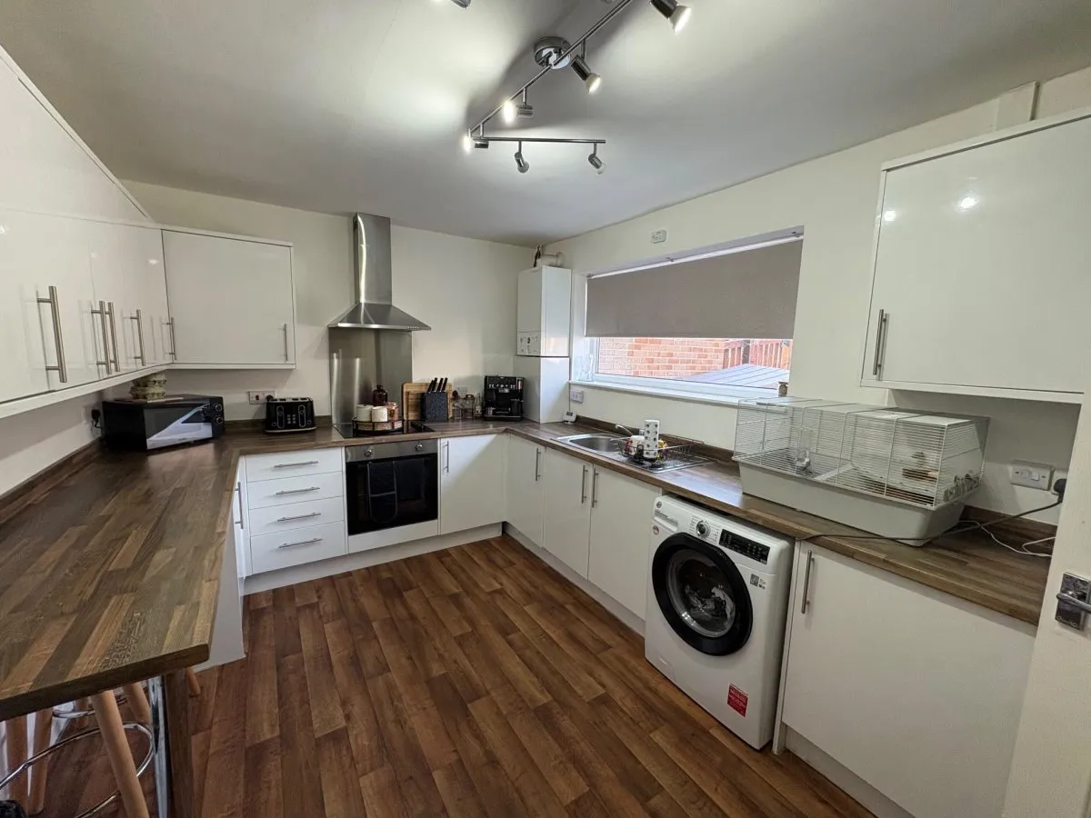 Shaftesbury Drive, Hoyland, photo 2