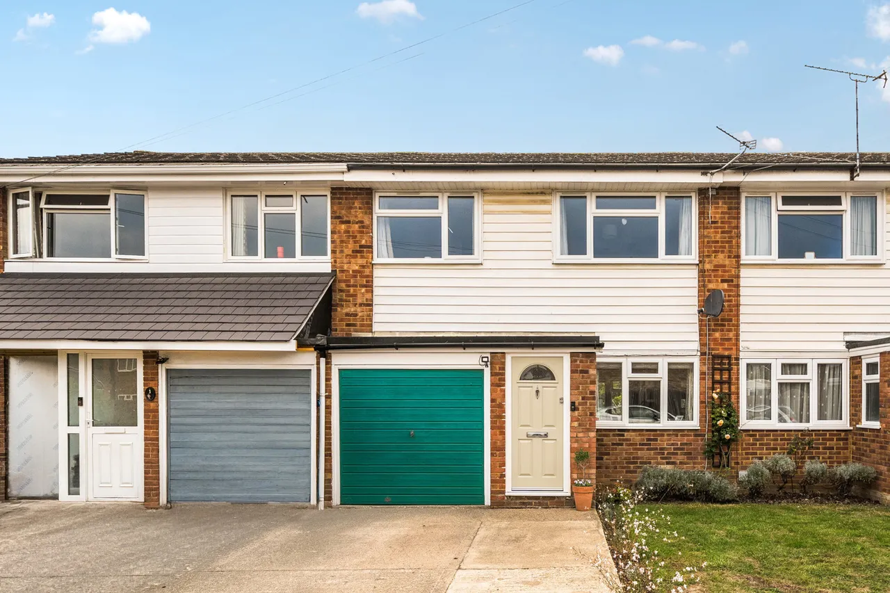 3 bed house for sale, Hall Close, Mill End, WD3