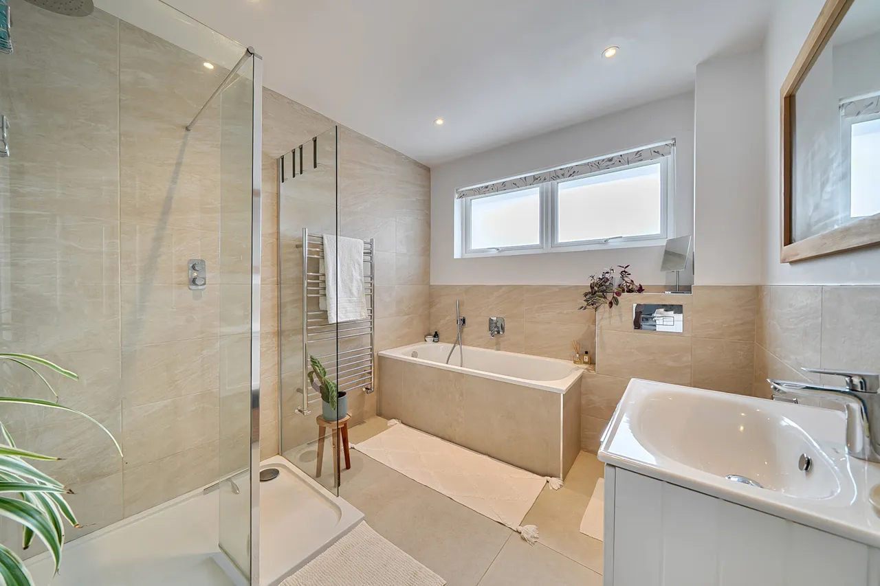 Hall Close, Mill End, WD3, photo 9