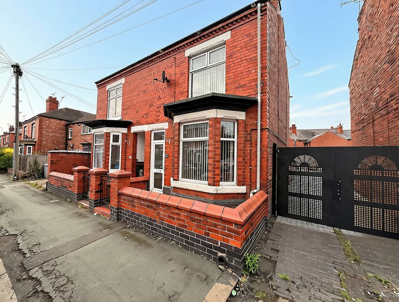 2 bed house to rent — Ernest St, Crewe