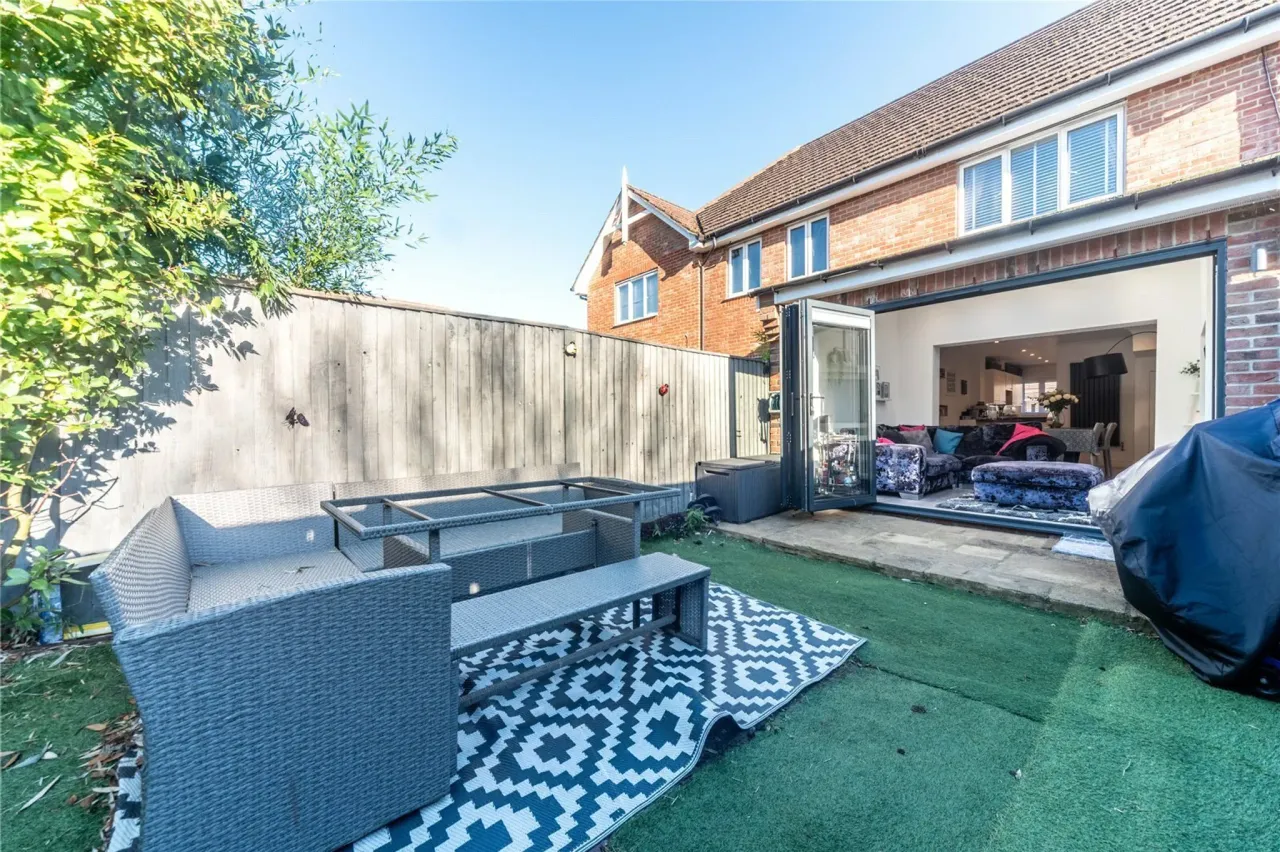 Campbell Close, Byfleet, West Byfleet..., photo 24