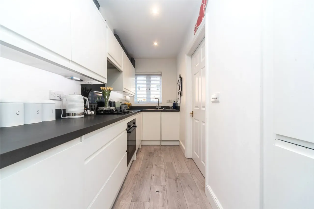 Campbell Close, Byfleet, West Byfleet..., photo 2
