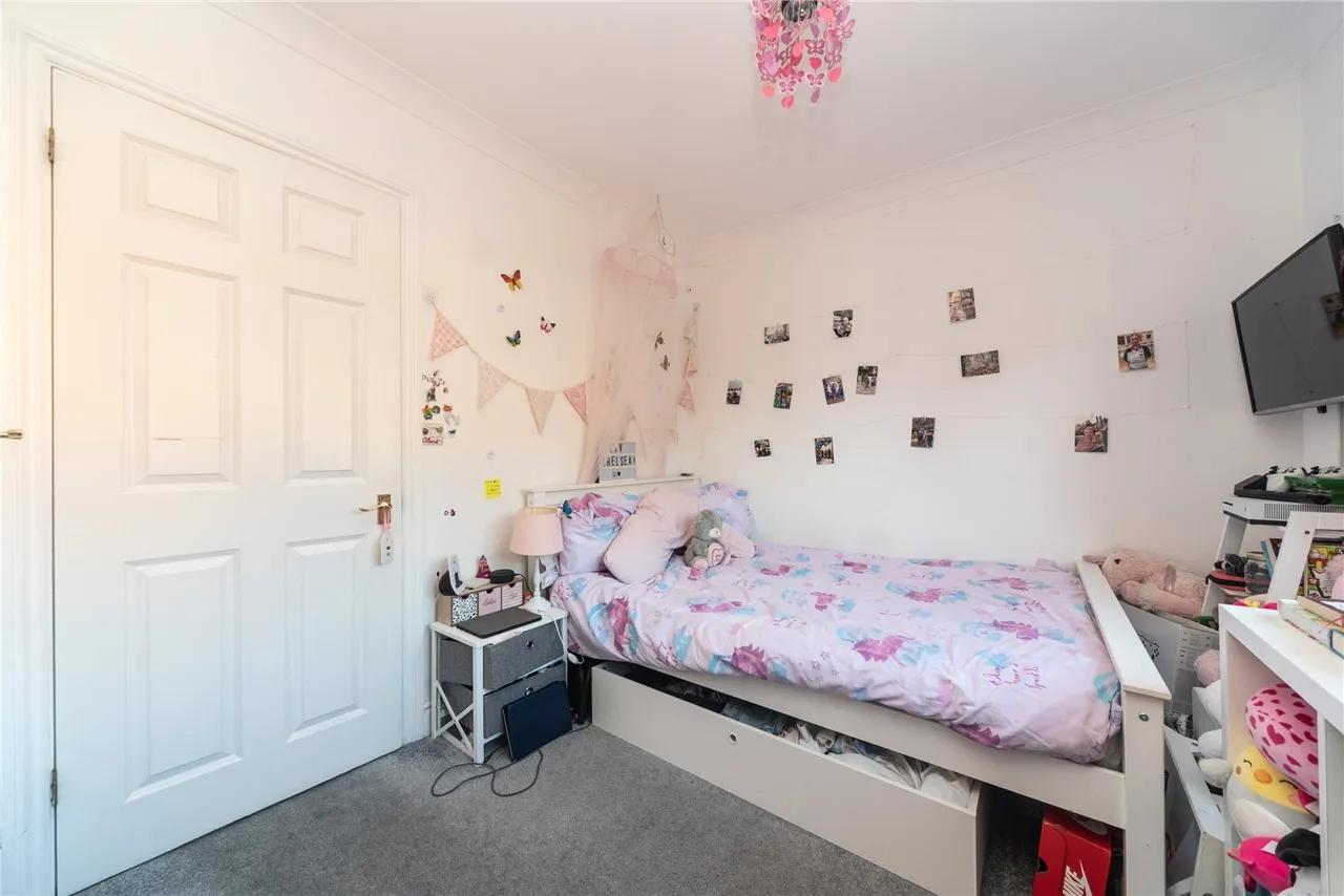Campbell Close, Byfleet, photo 20