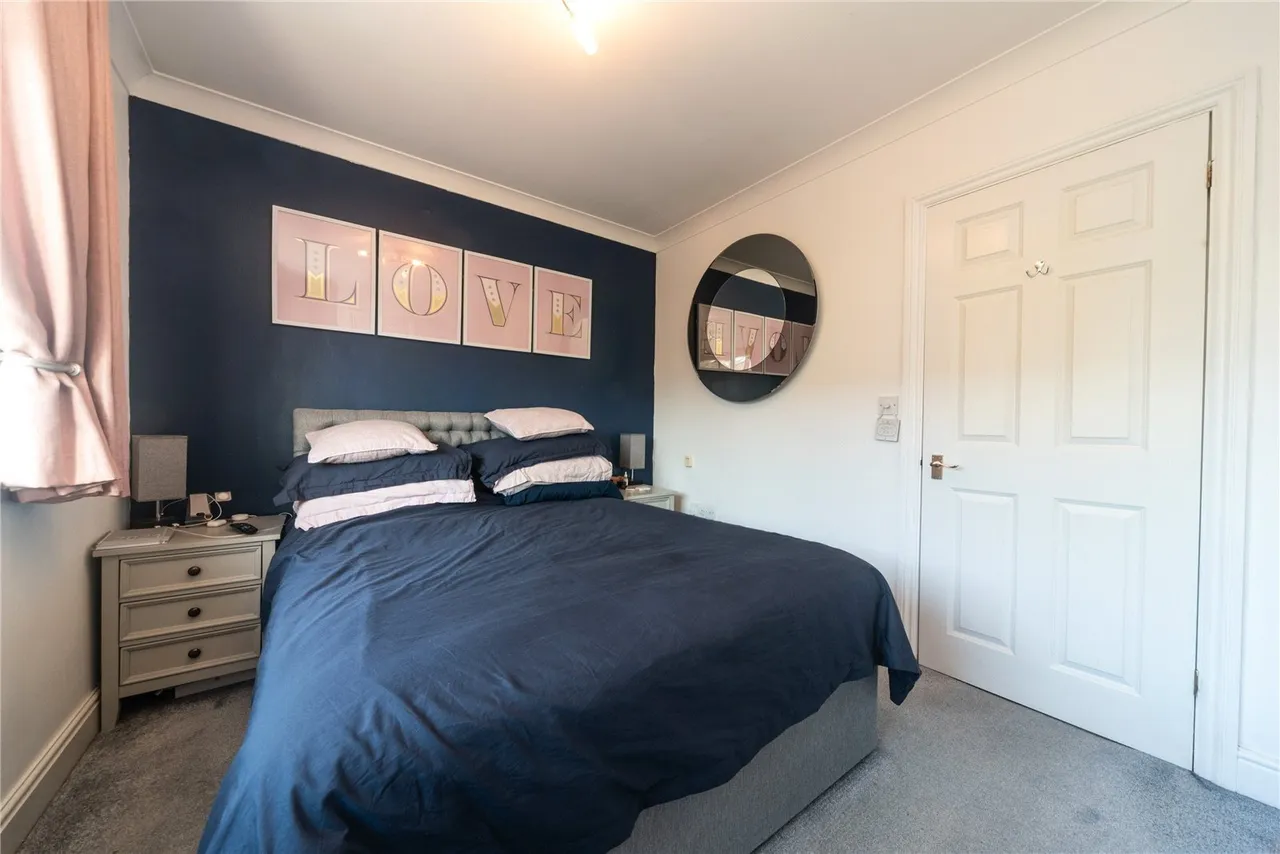 Campbell Close, Byfleet, photo 16
