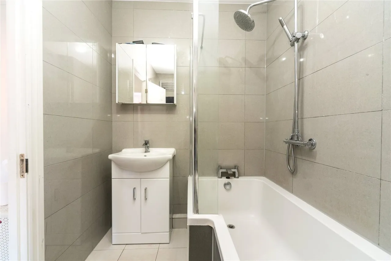 Campbell Close, Byfleet, photo 15