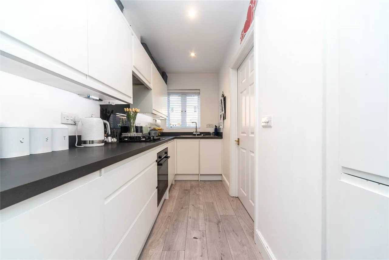 Campbell Close, Byfleet, photo 3