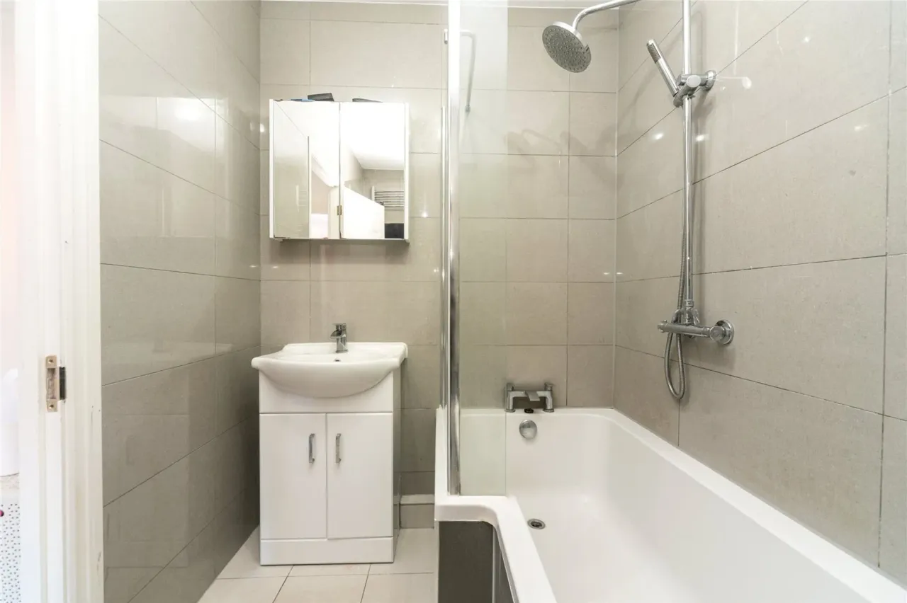 Campbell Close, Byfleet, West Byfleet..., photo 14