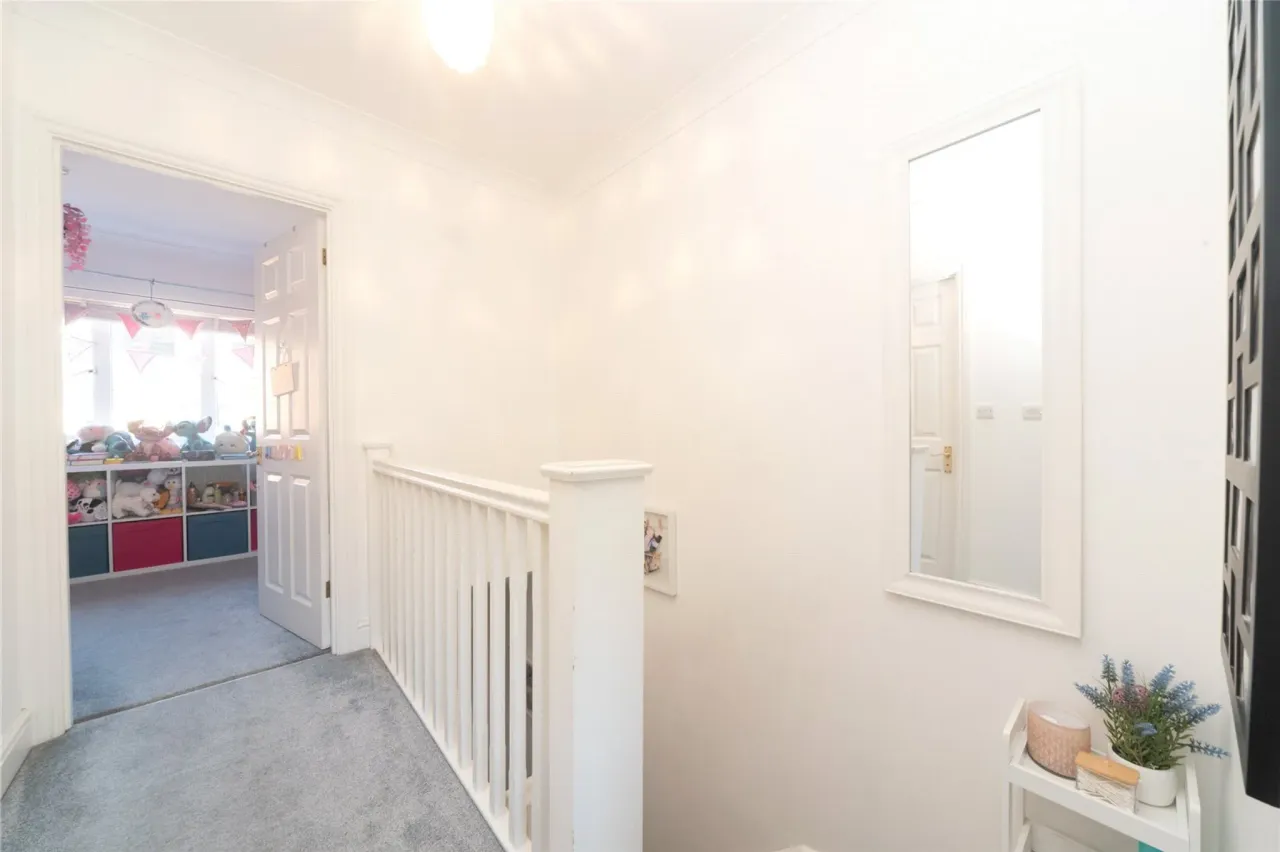 Campbell Close, Byfleet, West Byfleet..., photo 12