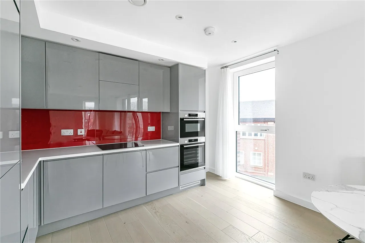 Station Road North, Egham, TW20, photo 9