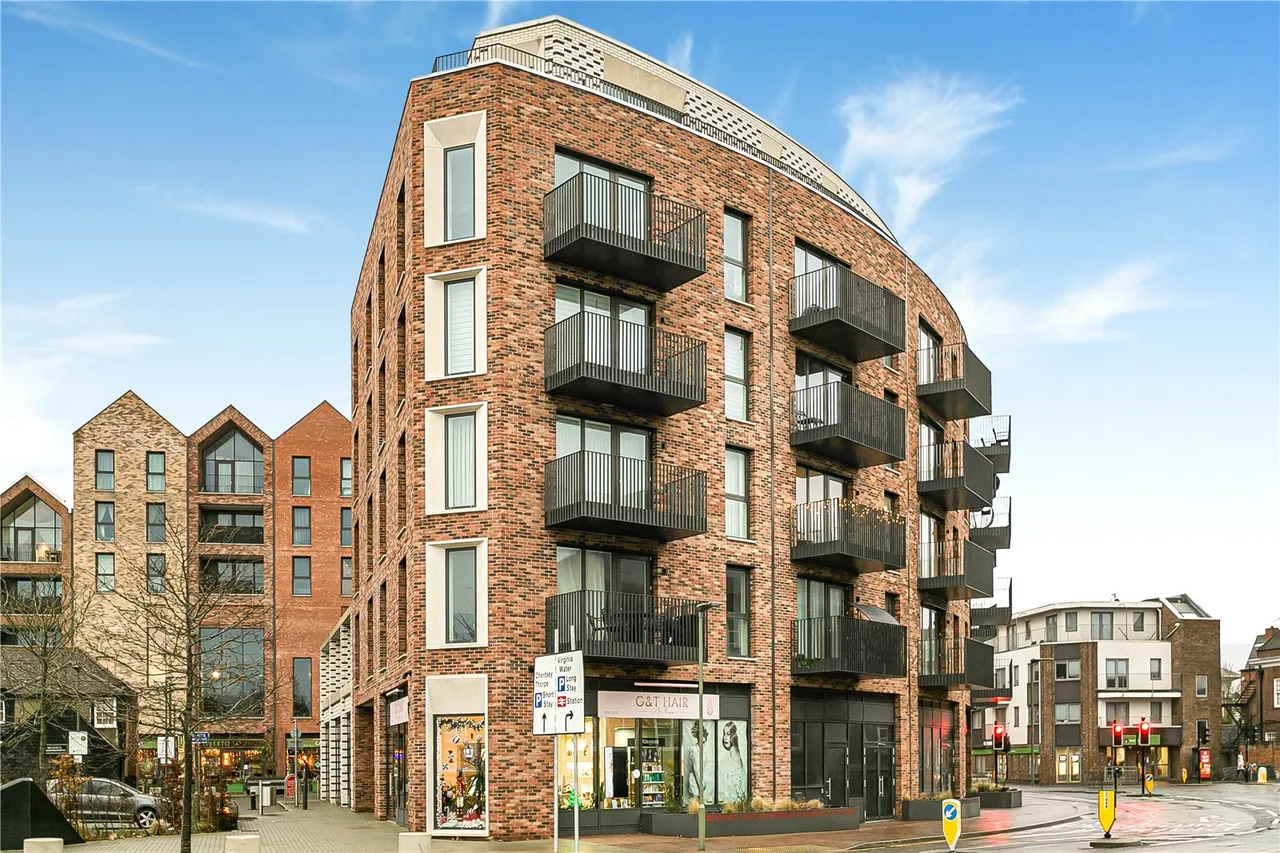 1 bed flat for sale, Station Road North, Egham, TW20
