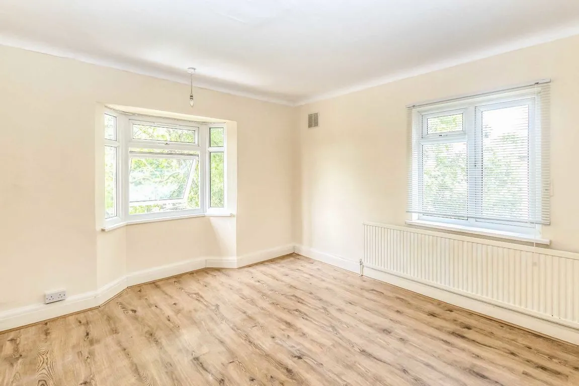 Great West Road, TW7, photo 3