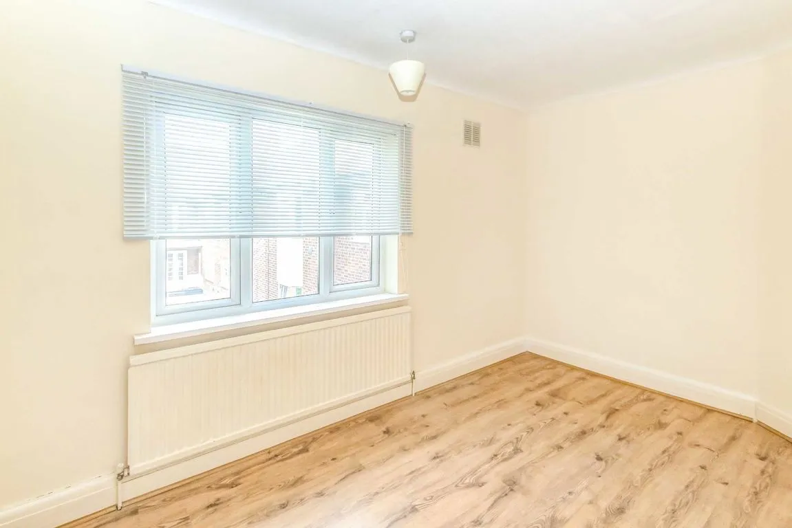 Great West Road, TW7, photo 4