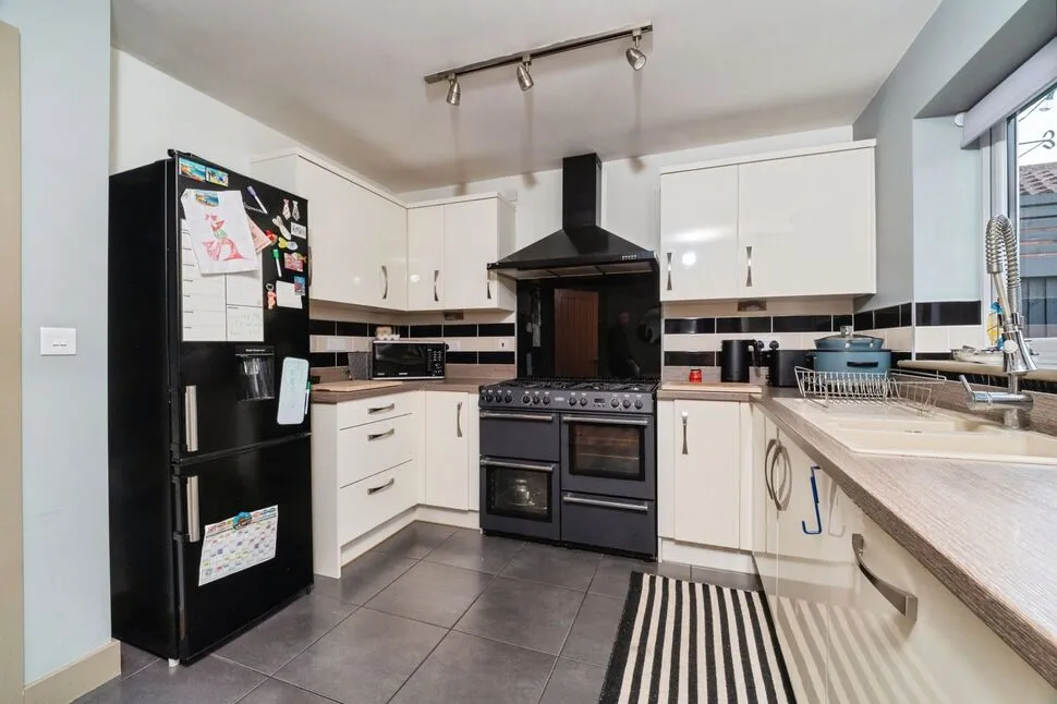 Bluebell Road, Grimsby, DN33, photo 10