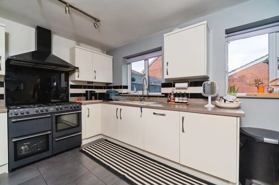 Bluebell Road, Grimsby, DN33, photo 8
