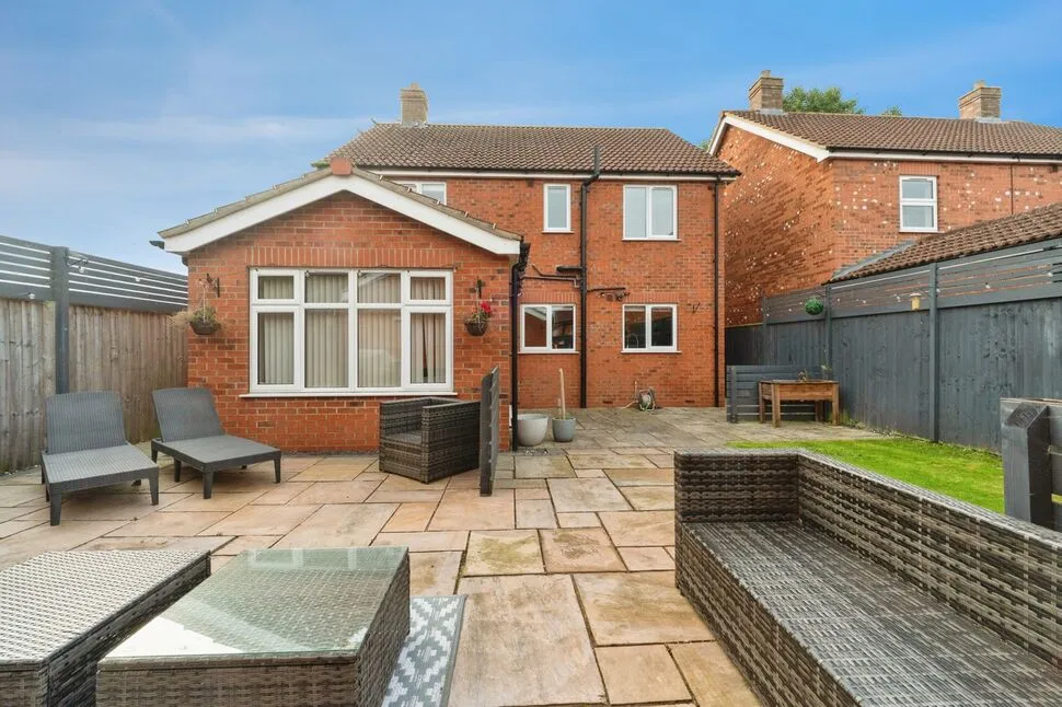 Bluebell Road, Grimsby, DN33, photo 21
