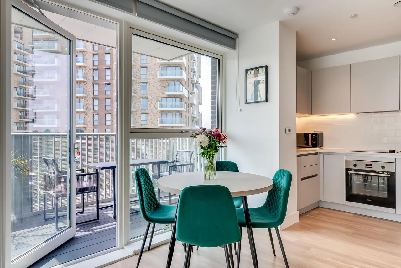 2 bed flat for sale, Glenside Grove, London, SE3