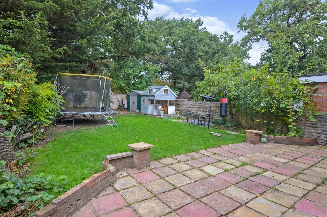 Meadfield, Edgware, photo 12