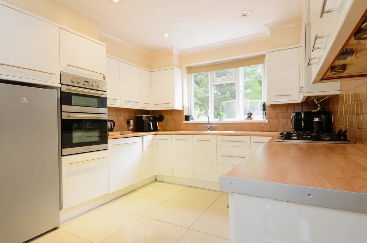 Meadfield, Edgware, photo 4
