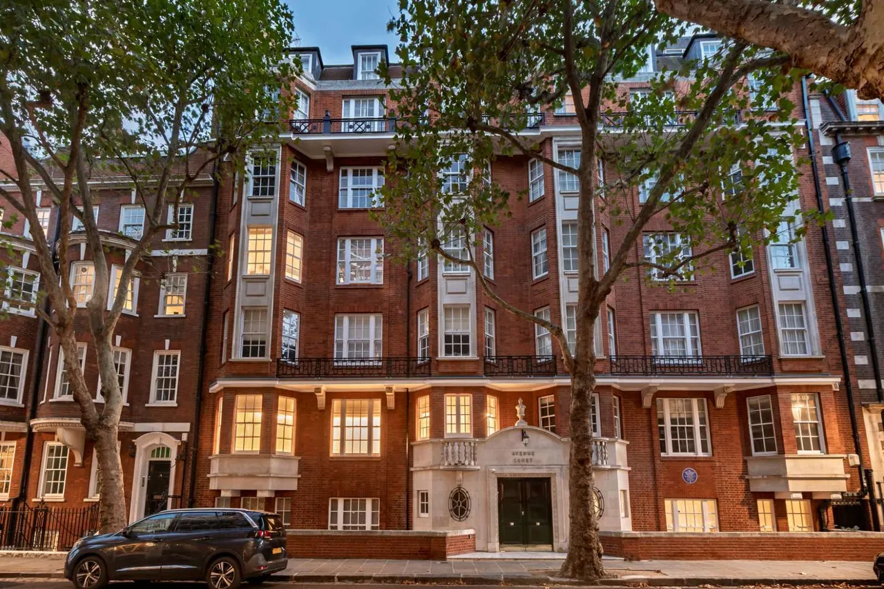 3 bed flat for sale, Draycott Avenue, London, SW3