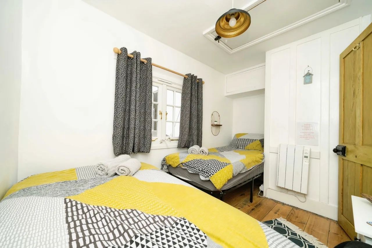West Looe Square, Looe, PL13, photo 11