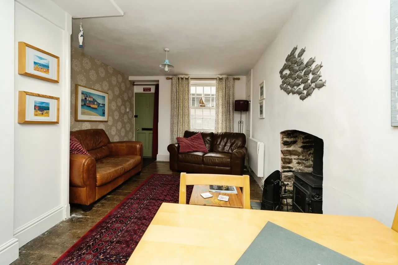 West Looe Square, Looe, PL13, photo 6